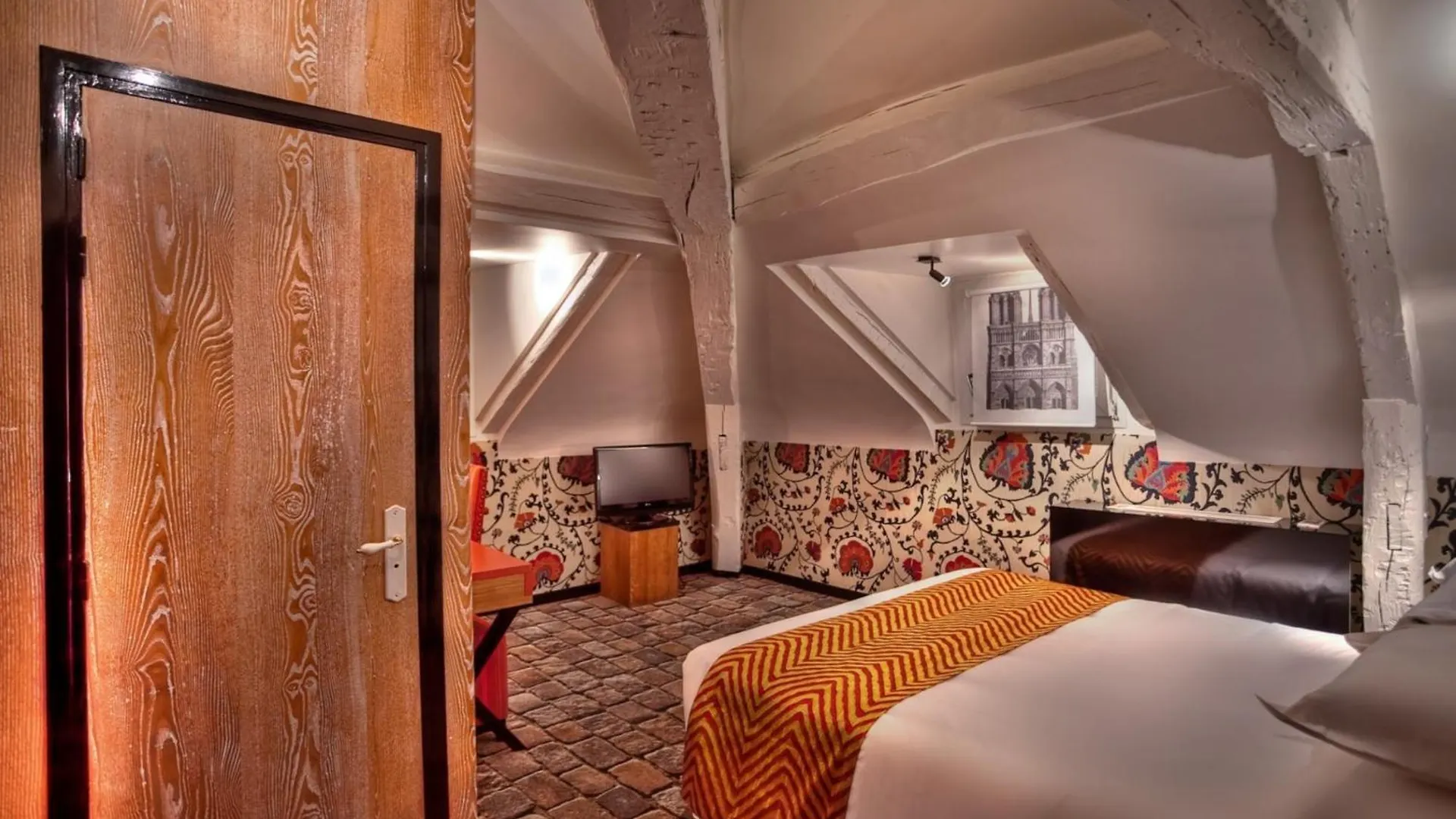 Hotel Le Notre Dame Saint Michel 3*