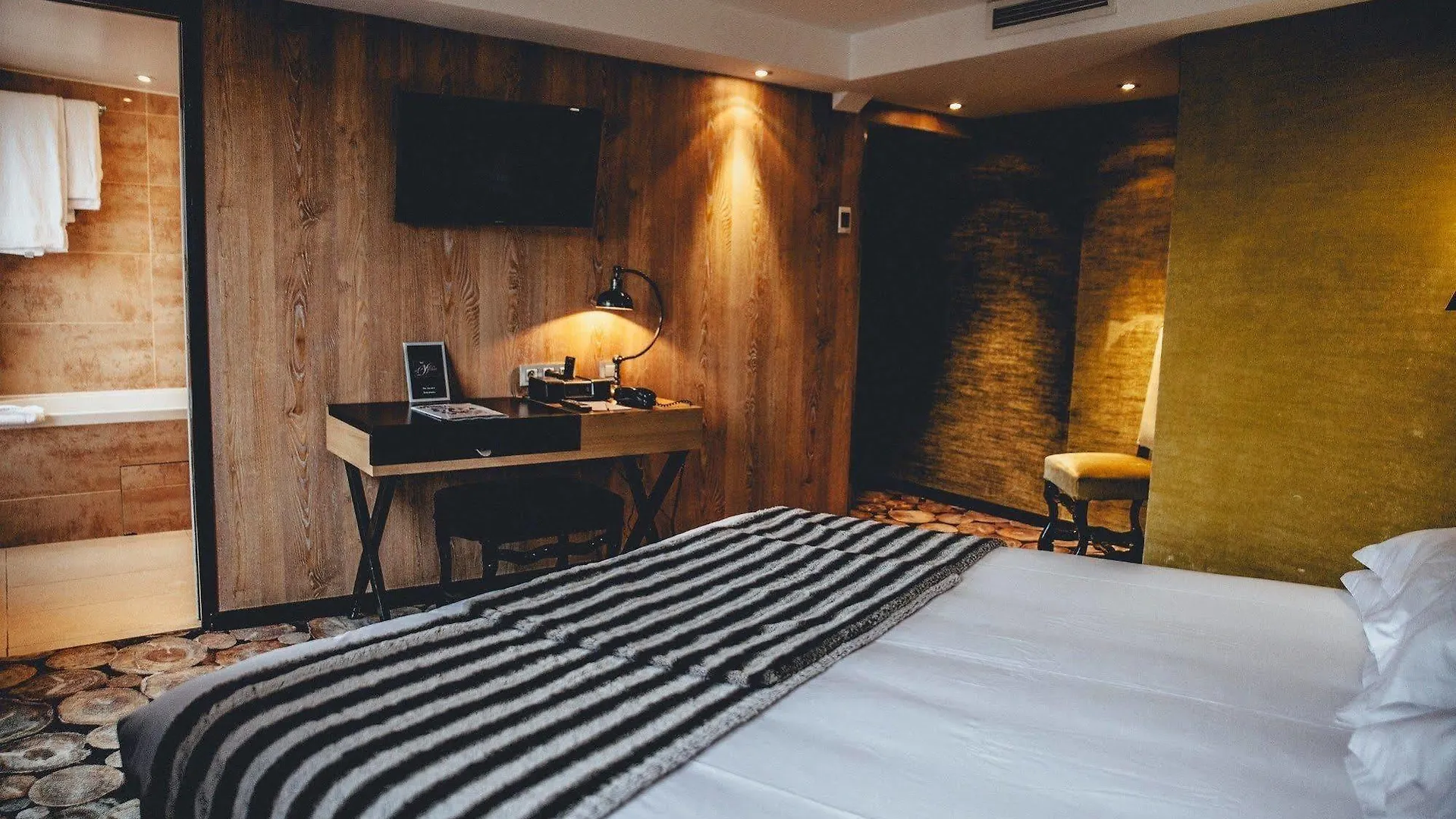 Hotel Le Notre Dame Saint Michel 3*